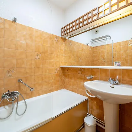 Confortable Avec Wi-fi, Pour 4, Pres De La - Fr-1-827-47 Apartment