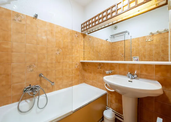 Confortable Avec Wi-fi, Pour 4, Pres De La - Fr-1-827-47 Apartment